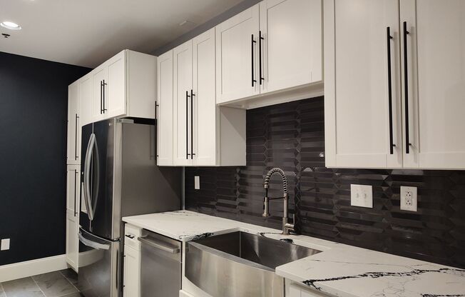 Luxury studio located in Factory South!
