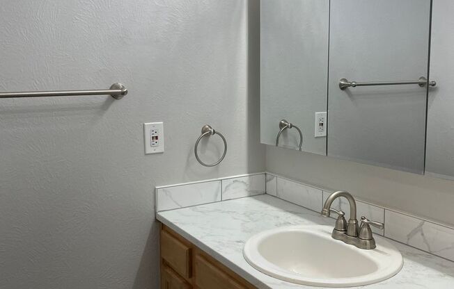 2 beds, 1 bath, 800 sqft, $1,895, Unit 1025-204