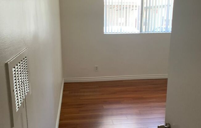 1 bed, 1 bath, 700 sqft, $2,000, Unit 04