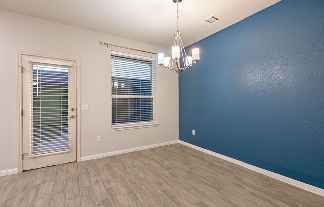 Charming 3 Bedrooms, 2.5 Bathrooms Townhome in Avi Goodnight Condos!!!