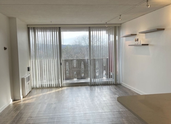 1 bed, 1 bath, 606 sqft, $2,100, Unit 428