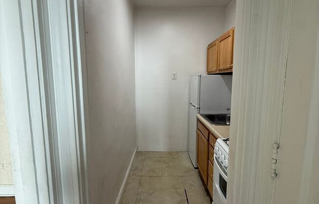 Studio, 1 bath, 308 sqft, $1,175, Unit Bayard Manor 206