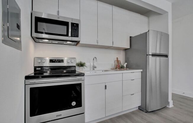 Studio, 1 bath, 270 sqft, $1,095, Unit 111