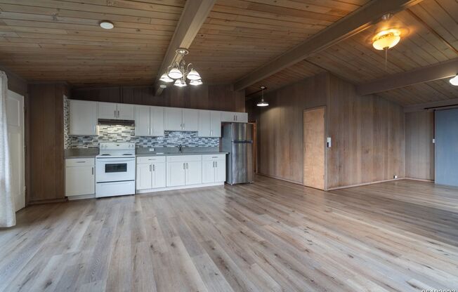 Fully Renovated 3BR/2BA/2Car Garage in Pearl City.