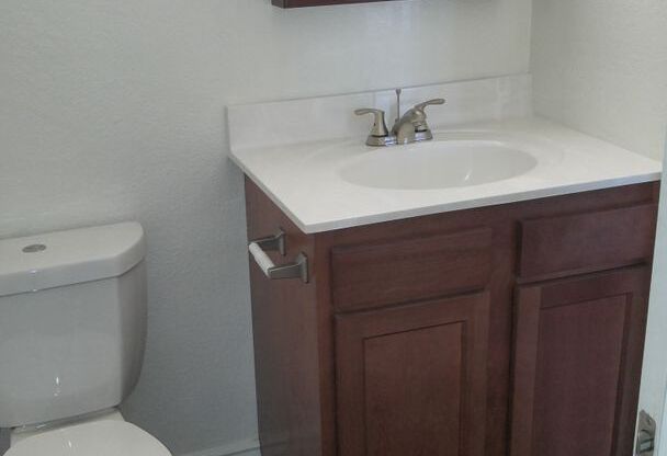 2 beds, 2 baths, 984 sqft, $1,700, Unit 221