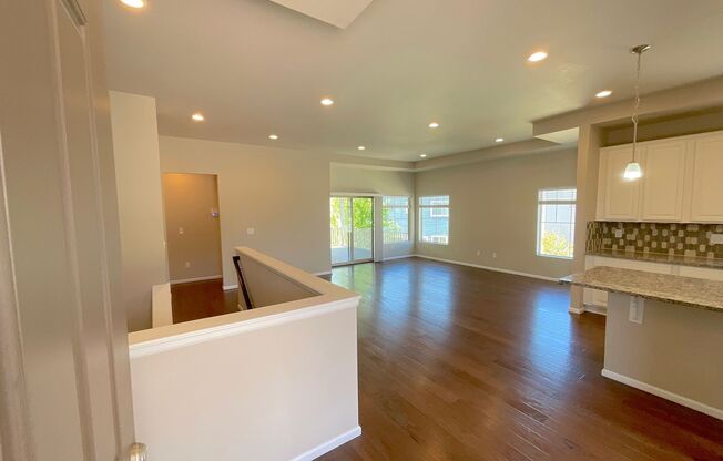 3 beds, 2.5 baths, $2,550