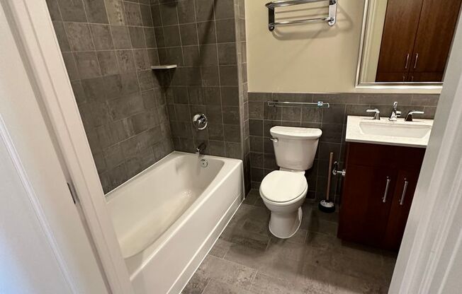 1 bed, 1 bath, $2,575, Unit 707
