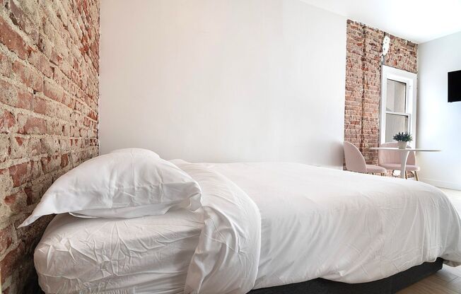 Studio, 1 bath, 223 sqft, $2,225, Unit 402