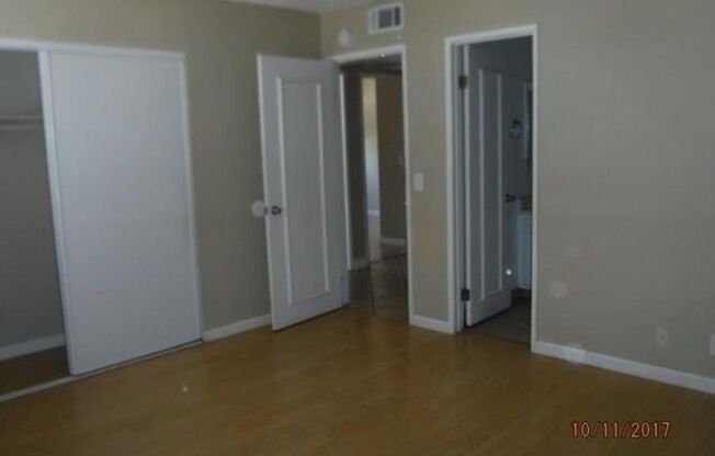 3 beds, 2 baths, $1,650, Unit 2104