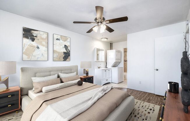 Lakeside Upstairs First Month FREE 1 Bd / 1 ba w/ In Unit  Laundry, Parking, + Water/Trash Included