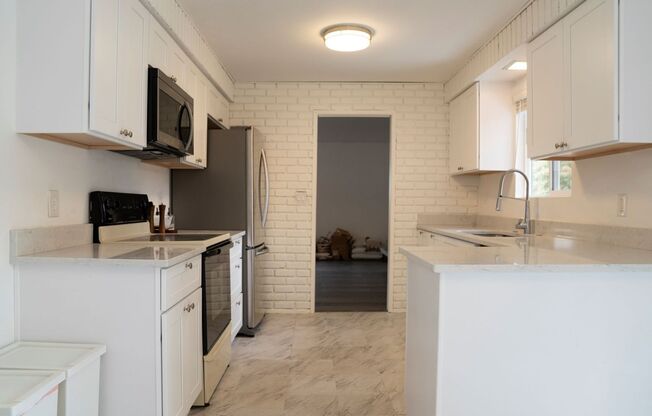Newly Remodeled and Spacious 3 bedroom 2 bath Rambler