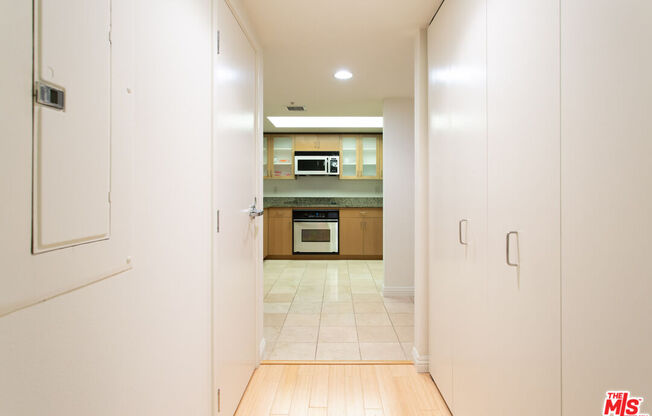 1 bed, 1.5 baths, 996 sqft, $4,495, Unit 1609