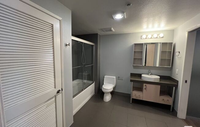 1 bed, 1 bath, 960 sqft, $2,700, Unit 219