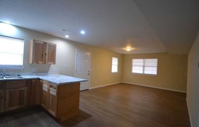 3 beds, 1.5 baths, $995, Unit 513 N Cherry