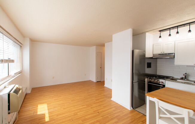 Rittenhouse Studio Condo with All Utilities Included!