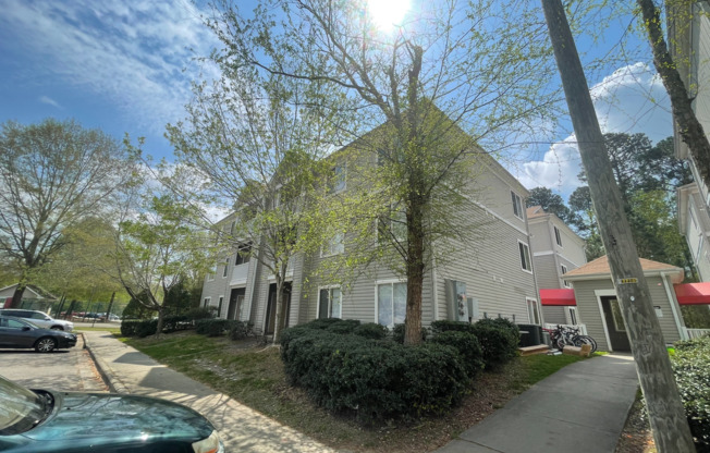 Private Bedroom Suite within Shared 4-Bedroom Condo in Lake Park Condos - Close Proximity to NCSU