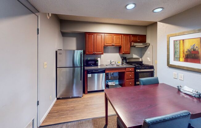 1 bed, 1 bath, 458 sqft, $1,650, Unit Village Suites