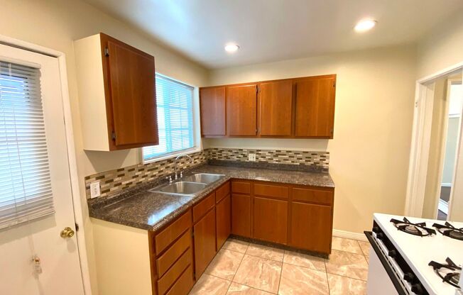 2 beds, 1 bath, $2,195