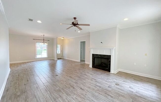 3 Bedroom House with Community Pool
