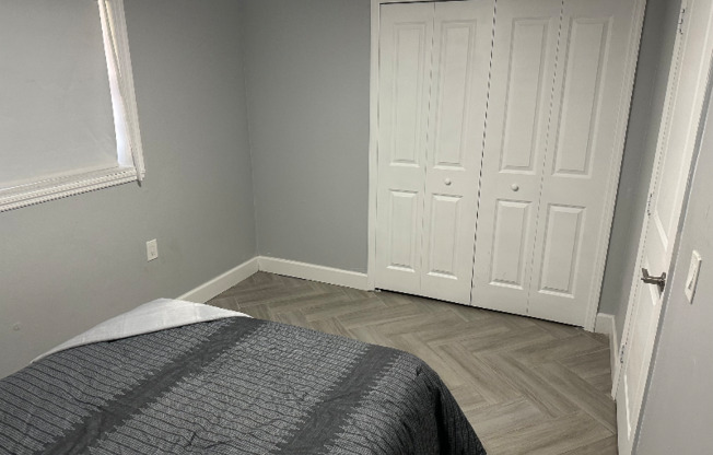 9208 N 28 ST