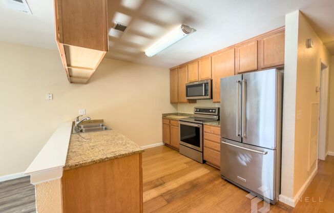 Gated Community, 3 Bed Condo!