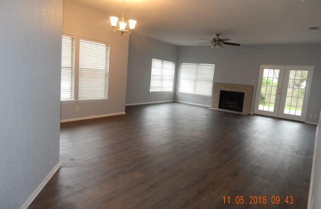 4 beds, 2 baths, $1,695