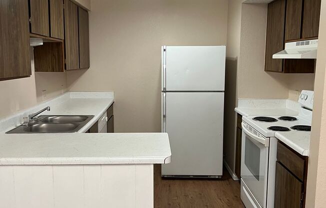 2 beds, 1 bath, 846 sqft, $700, Unit D