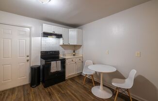 2 beds, 1 bath, 725 sqft, $1,199, Unit C5