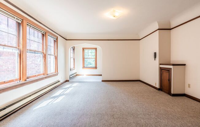 Studio, 1 bath, 430 sqft, $1,375, Unit 106