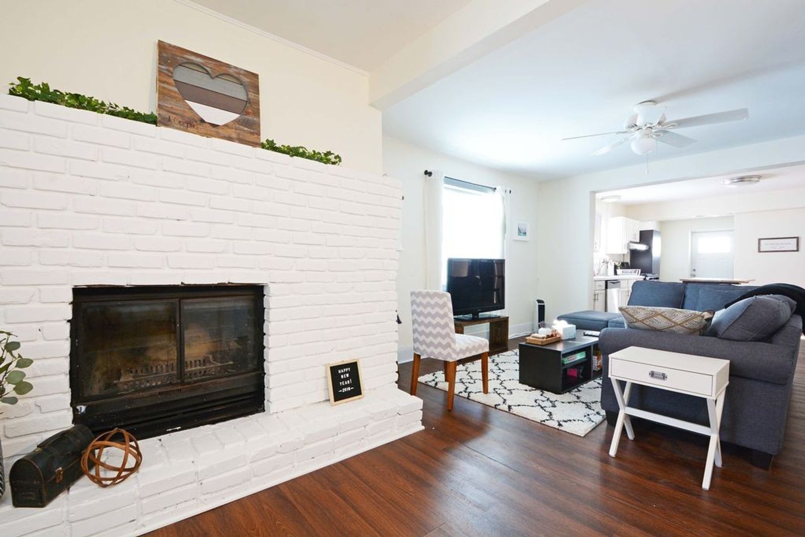 Completely Remodeled Duplex, Pet-Friendly in Northeast Minneapolis Arts District! 3 beds 1 bath!