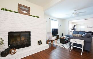 Completely Remodeled Duplex, Pet-Friendly in Northeast Minneapolis Arts District! 3 beds 1 bath!