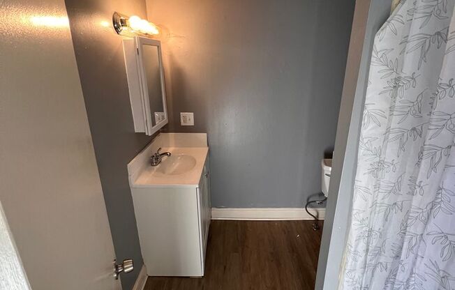 3 beds, 1 bath, $1,400, Unit 3