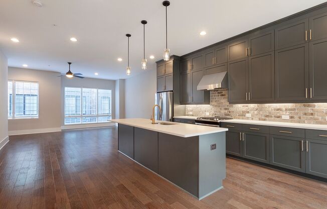 Gorgeous 3/3.5 Home in Castleberry Hill w/ Rooftop Patio & Great City View!!