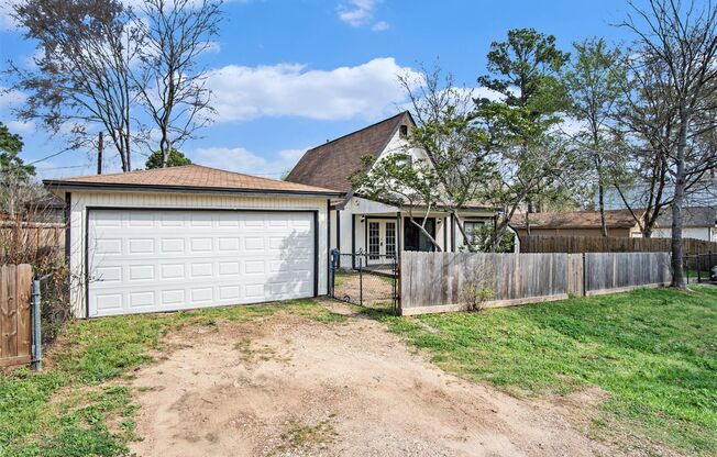 3 Bedroom, 2 bath that sits on a triple lot... Willis TX