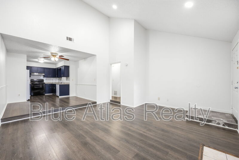 916 Hilltop Dr.
