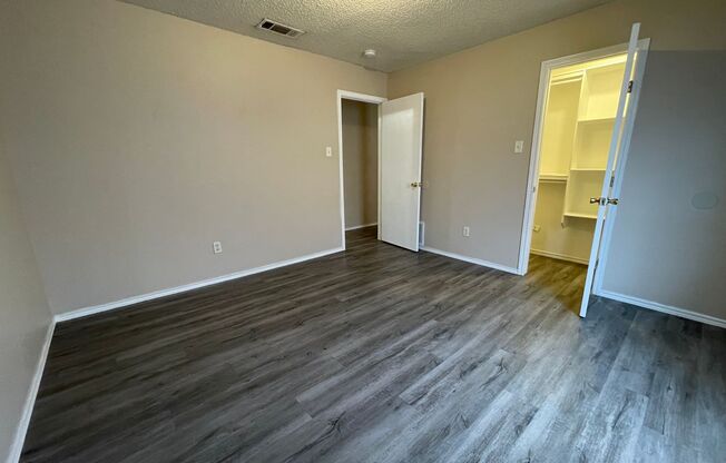 2 beds, 1 bath, 960 sqft, $800, Unit A