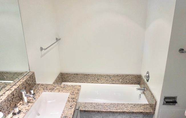 1 bed, 1 bath, 805 sqft, $3,900, Unit 1010