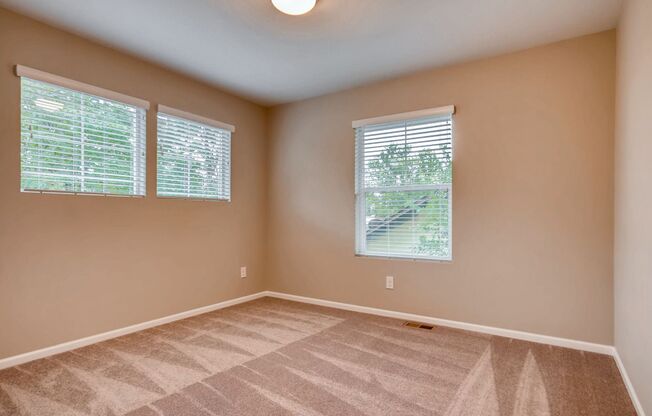 Spacious 5 BED Home for Lease