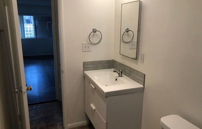 1 bed, 1 bath, $1,965, Unit B