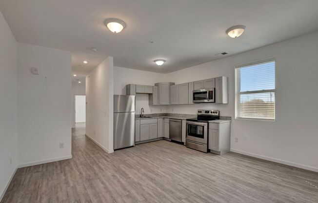 2 beds, 1.5 baths, 850 sqft, $1,249, Unit C5