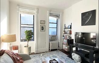 243 W 15 ST