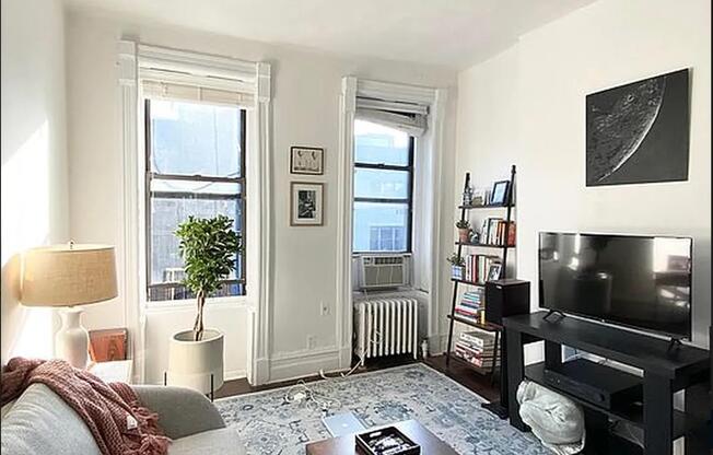 243 W 15 ST