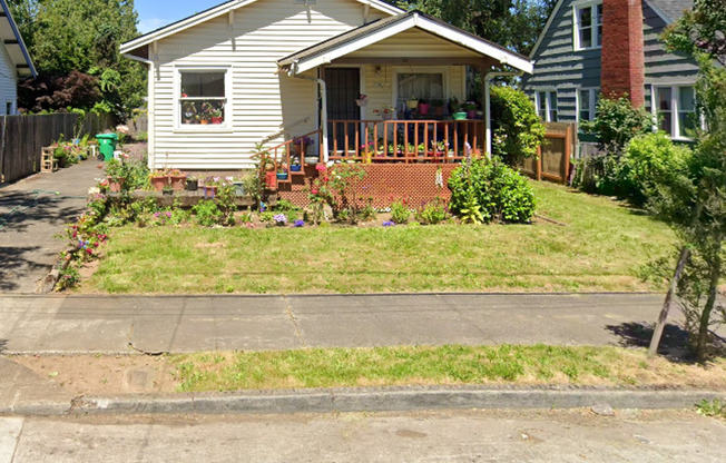 Charming 2-Bedroom Home with Spacious Yard and Extra Storage