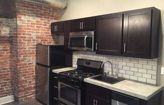 3 beds, 1 bath, $2,125, Unit Apt. #1