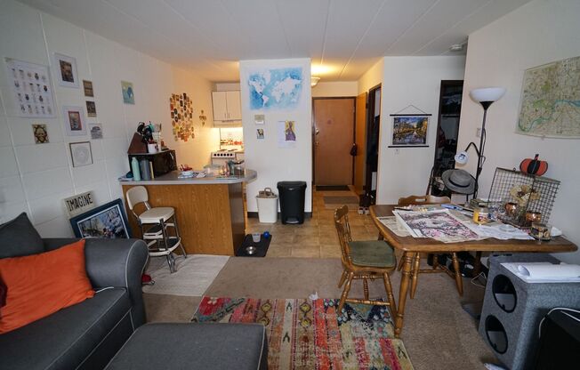 1 bed, 1 bath, $1,090, Unit 3C