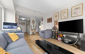 535 W 52 ST