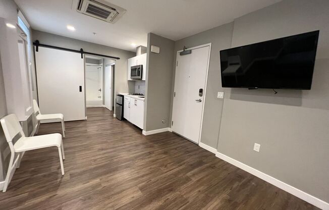 Studio, 1 bath, 188 sqft, $1,900, Unit 435-108