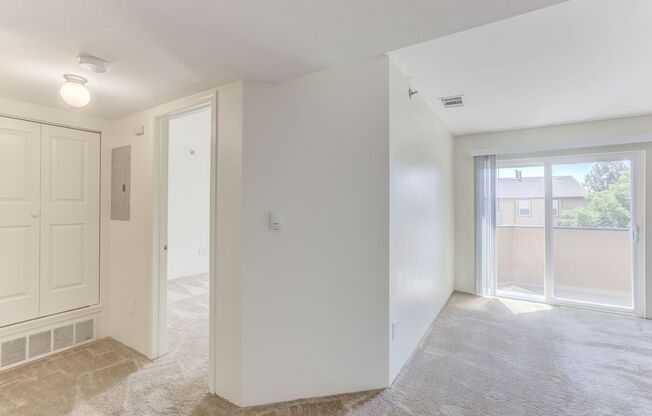 1 bed, 1 bath, 636 sqft, $1,600, Unit 15-306