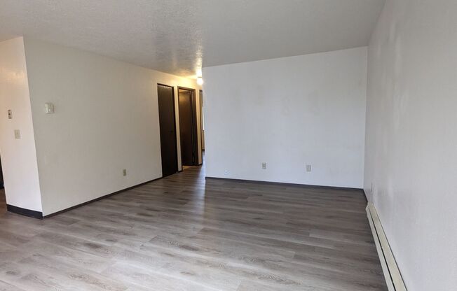 2 beds, 1 bath, 717 sqft, $1,275, Unit 6