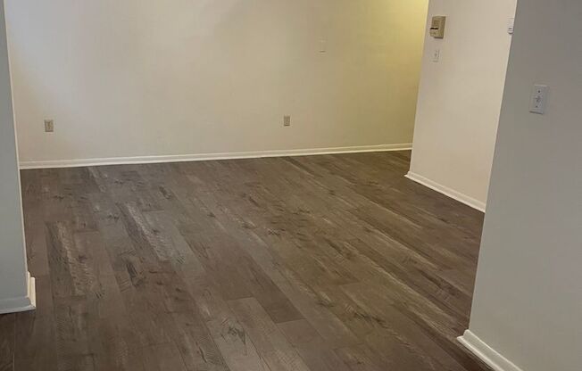 Studio, 1 bath, $895, Unit 3